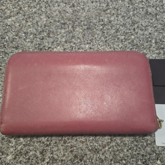 Prada Wallet - Picture 6 of 9
